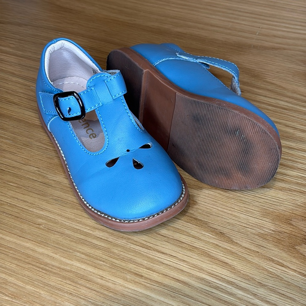 Kinderence toddler little girls mary jane dress shoe.  Size 8m, blue
